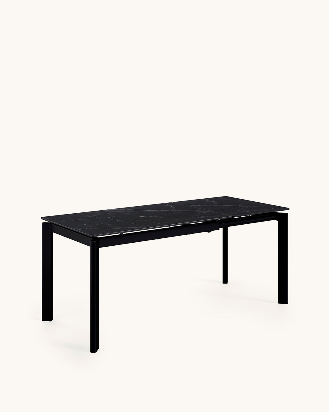 Beatrix // Preto-preto 140 cm