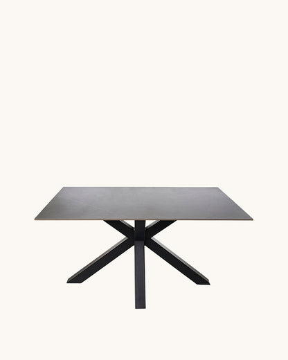 Tabita // 140 Cinza-Preto