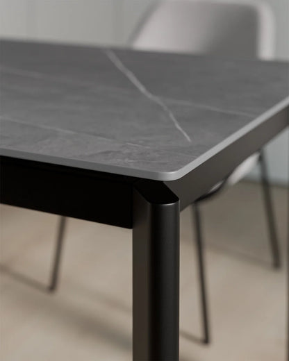Beatrix // Cinza-preto 140 cm